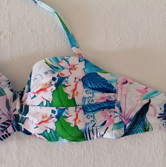 Lascana for Venus Underwire Twist Bandeau Bikini Top, size S - Picture 8 of 13